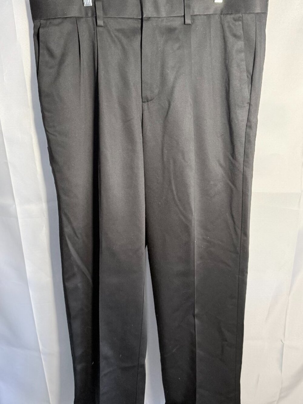Dockers Never-Iron Essential Khaki Men’s Pants 38x32 Black Relaxed Fit D4 NWT